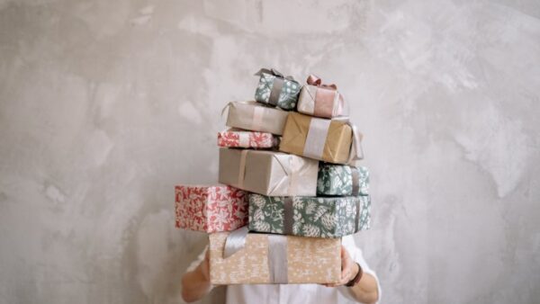 Từ chối quà tặng như thế nào để không làm mất lòng đối tác?