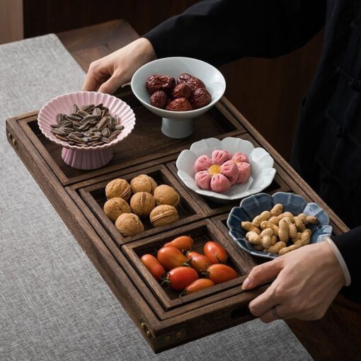 Khay gỗ đựng trà và đồ ăn nhẹ