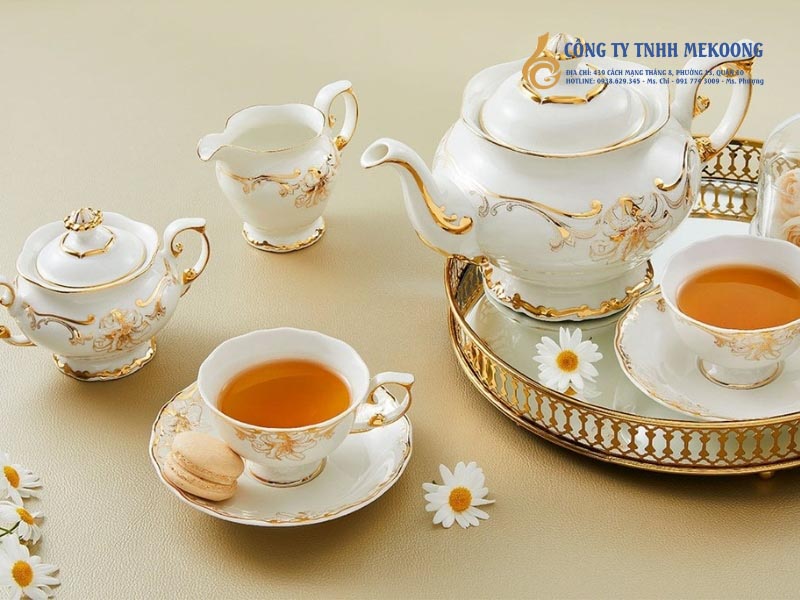 Bộ ấm trà cao cấp sang trọng, tinh tế được điểm tô trên từng nét thiết kế 
